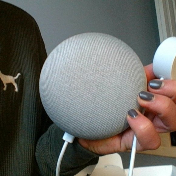 Google Home Mini - Picture 3 of 3